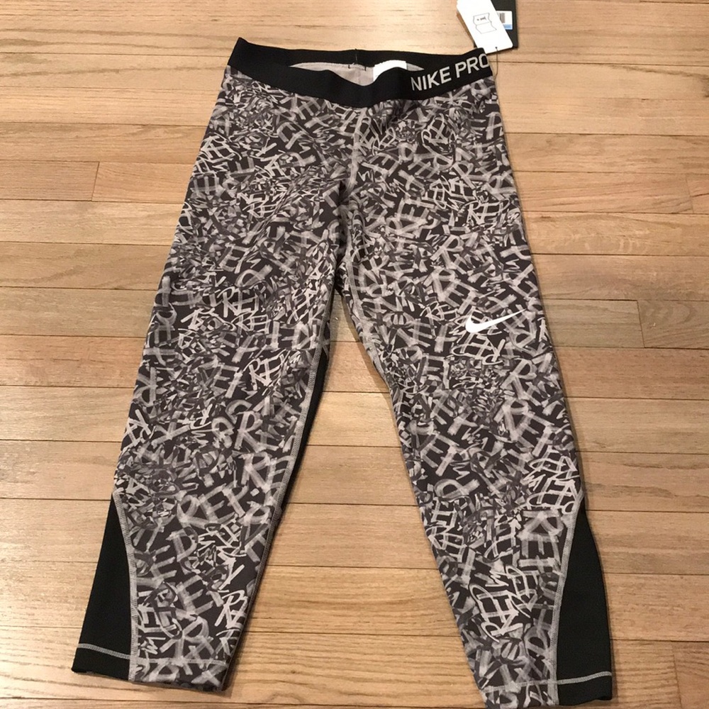Nike Pro capris